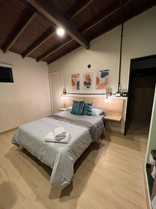 Inmueble Cerca Al Estadio Nid204 By Roots Rentals Medellín 0*,  Kolumbie